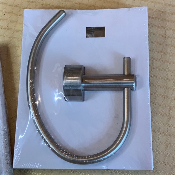 NWT Bath towel racks - Picture 2 of 3